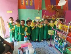 Melatih kedisiplinan pada Anak dengan membiasakan budaya antri saat belanja dikantin