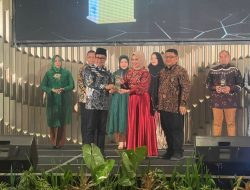 Luar Biasa! Dekan FEB UWG Kembali Raih Penghargaan Radar Malang Awards 2023