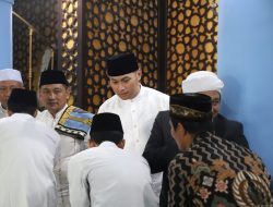 Mas Lindra Bersama Keluarga laksanakan Sholat idul Adha di Masjid Agung