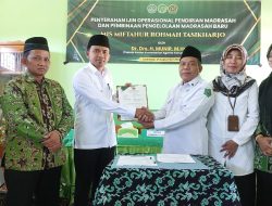 Ijin Operasional Pendirian MIS Miftahur Rohmah Tasikharjo Jenu Diserahkan Kakankemenag Tuban