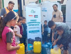 Lembaga Ini Salurkan Ribuan Liter Air Bersih untuk Warga Palestina