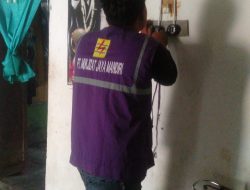 Nur Aziz Serahkan Listrik Gratis Tahap Pertama