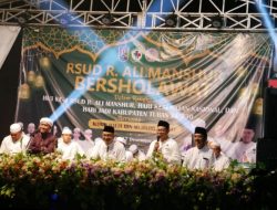 RSUD R. ALI MANSHUR BERSHOLAWAT BERSAMA HABIB BALIA AL KAFF DIPADATI OLEH RIBUAN MASYARAKAT