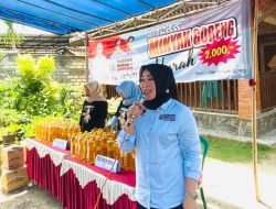 Jum’at Penuh Berkah Tri Astuti Anggota DPRD Tuban dari Dapil 2 Bagikan alat olah Raga dan Bagi minyak goreng