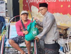 Blusukan ke Sekitar Makam Raden Santri Gresik, Filantropi NBI Bagikan Ratusan Paket Sembako