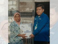 Jelang momentum idul Fitri, Manajemen Teras Kota Bagikan Parsel lebaran