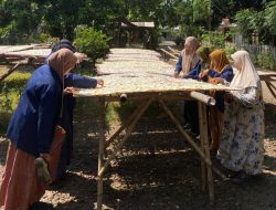 Inovatif, Dosen UNUJA Gandeng Pelaku Usaha Mikro Kenalkan QRIS