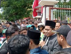 Mahasiswa Demo DPRD Pamekasan Tolak Penyediaan Alat Kontrasepsi untuk Remaja dan Pelajar
