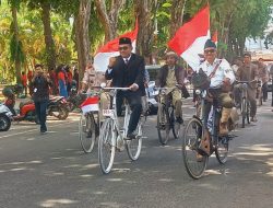 Politisi PDIP Naik Sepeda Onthel Saat Dilantik Anggota DPRD Sumenep