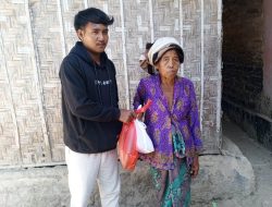 Pemuda Sumenep Beri Kado Istimewa Warga yang Lahir 1945