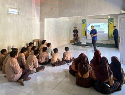 Di Desa Pelosok Ini, Mahasiswa UNUJA Hadir Mengenalkan Pembelajaran Berbasil Digital