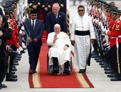 Ribuan Jemaat dari Surabaya Ikuti Keuskupan Misa dengan Paus Fransiskus di Jakarta