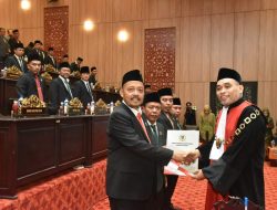 Dilantik Jadi Ketua Dewan, Zainal Arifin Jadikan DPRD Sebagai Simbol Perjuangan Rakyat