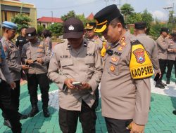 Usai Apel Pagi, Kapolres Sumenep Mendadak Cek HP Anggota