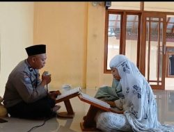 Ramadhan Penuh Berkah, Babinkantibmas Desa Nglampin Ngambon mengikuti Tadarus Al-Qur’an