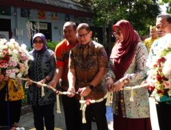 Kepala Dinas pendidikan Provinsi Jawa Timur dan Kacabdin Bojonegoro – Tuban Resmikan program DT Mart SMAN 1 Soko