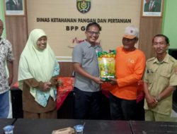 Anggota DPR RI, Riyono Beri Bantuan Benih Padi Petani Ngawi