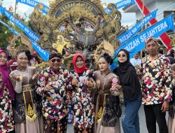 Rayakan HUT ke-80 RI, CV Faizah Sejahtera Perkuat Karnaval Budaya Ganding Makin Semarak