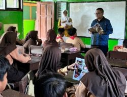 FKM Unair Ajak Anak SD di Talango Cegah Stunting Lewat Komik