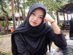 Cahaya di Balik Layar: Menemukan Akhlak di Tengah Bisingnya Dunia Digital