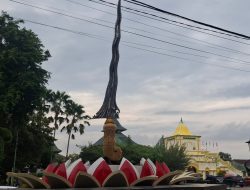 Tugu Keris “Mini” ada di Taman Bunga Sumenep