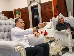 Wali Kota Surabaya Bantu Mahasiswa Bayar UKT Mahasiswa Prasejahtera