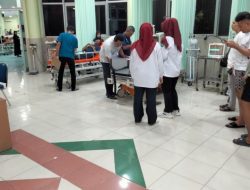 Tim Posko PMI Sigap berikan layanan kesehatan kepada korban laka Lantas