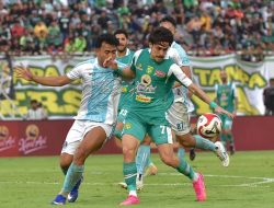 Di Bawah Lampu GBT, Persebaya Menulis Malam yang Nyaris Sempurna