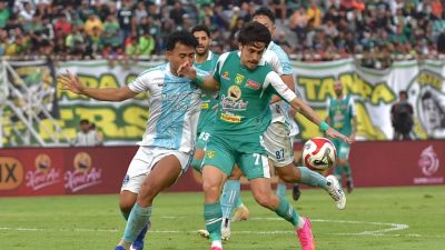 Di Bawah Lampu GBT, Persebaya Menulis Malam yang Nyaris Sempurna